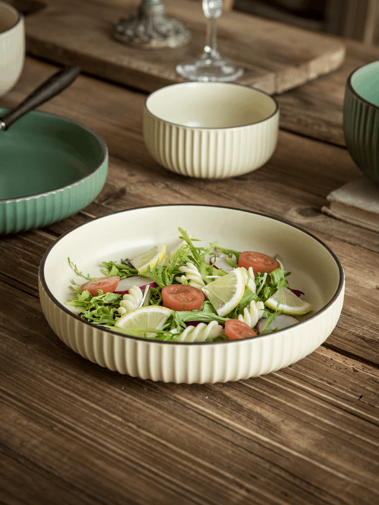 Assiette vintage ronde contour ondulé en céramique Assiettes