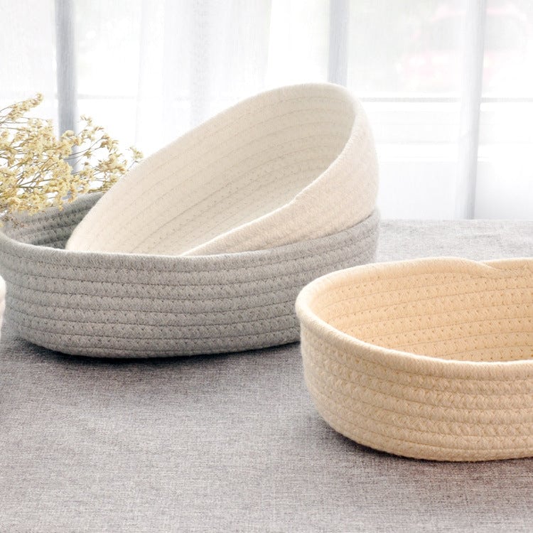 Hand-woven basket bed bol