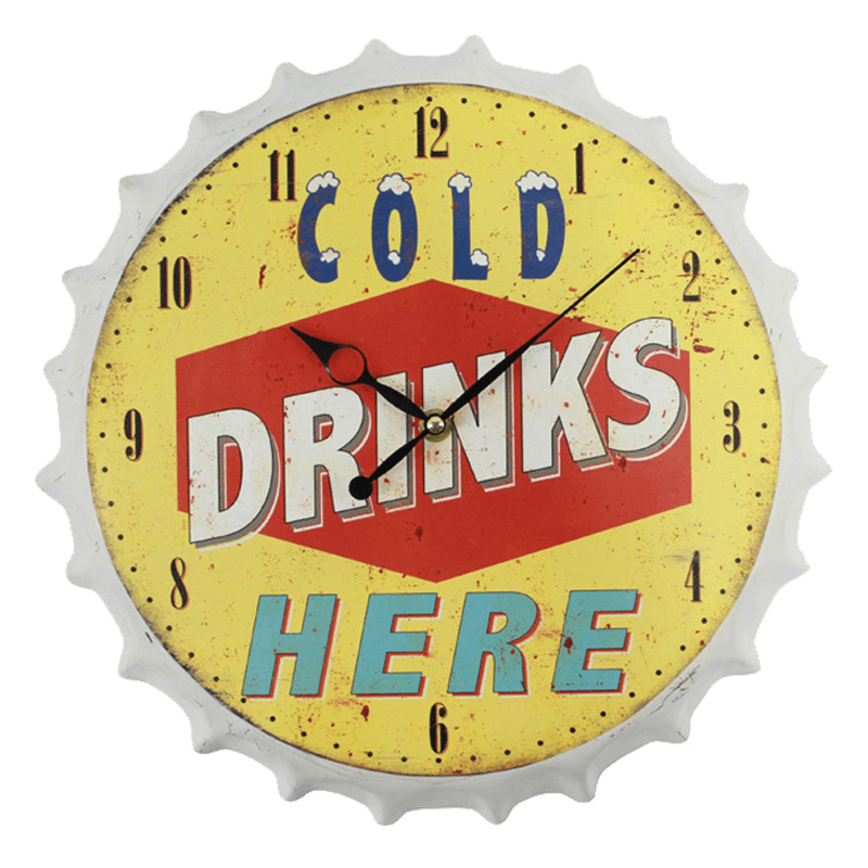 Horloge en fer forme capsule jaune "Cold Drinks here"