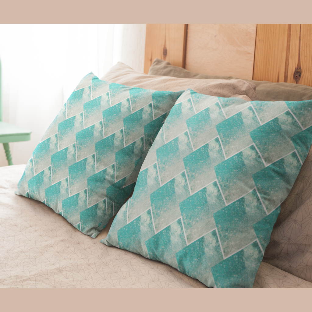 Deux coussins sur lit