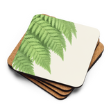 Sous verre en liège avec un dessin de fougère dessus