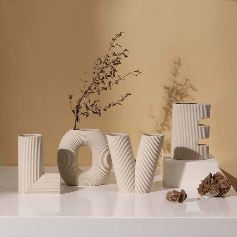 Vase beige lettres LOVE